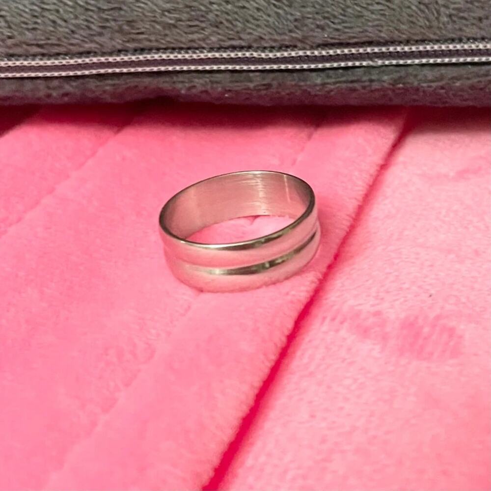 Unisex Vintage Silver Ring Very Good Condition Size 8.75